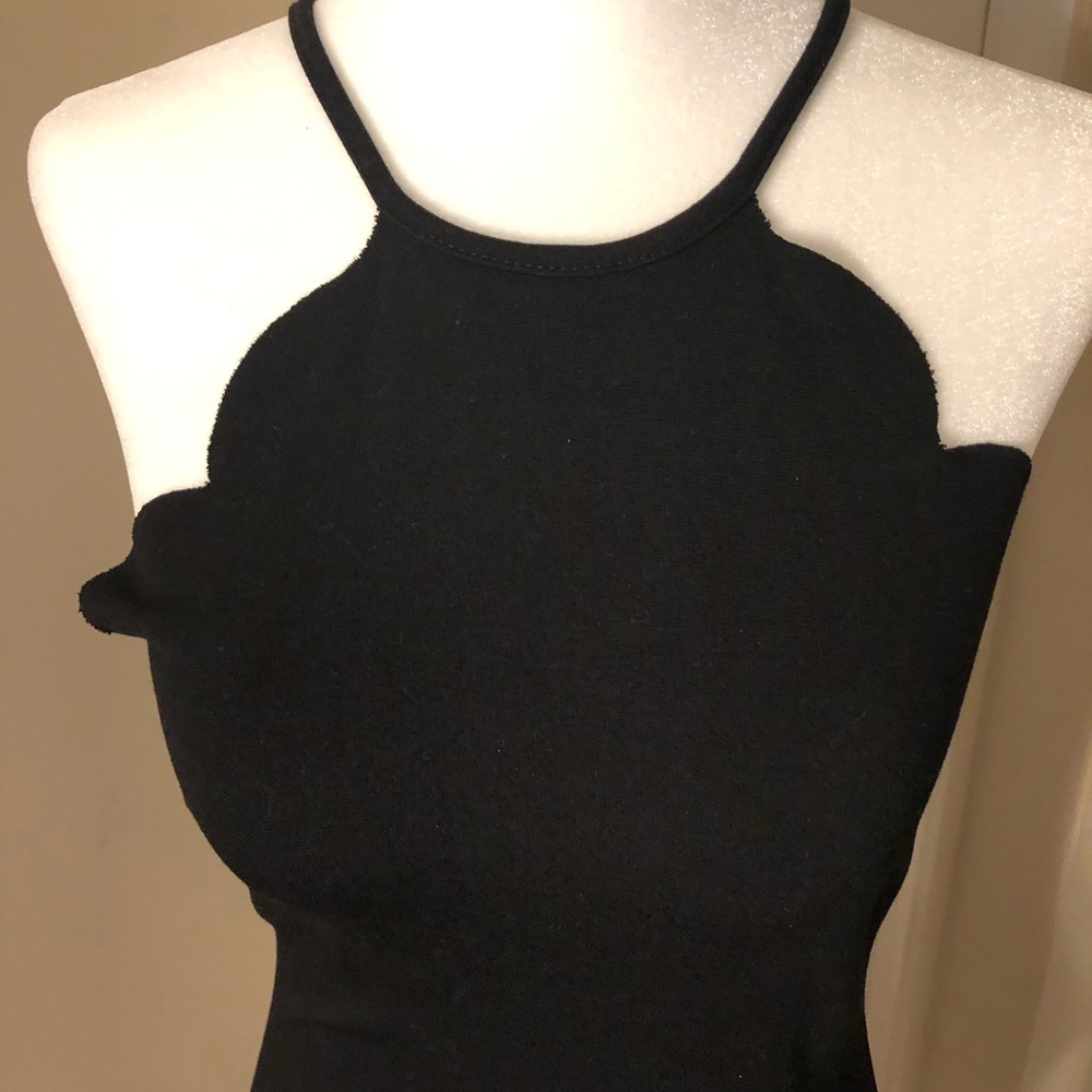 Scallop black bodycon dress
